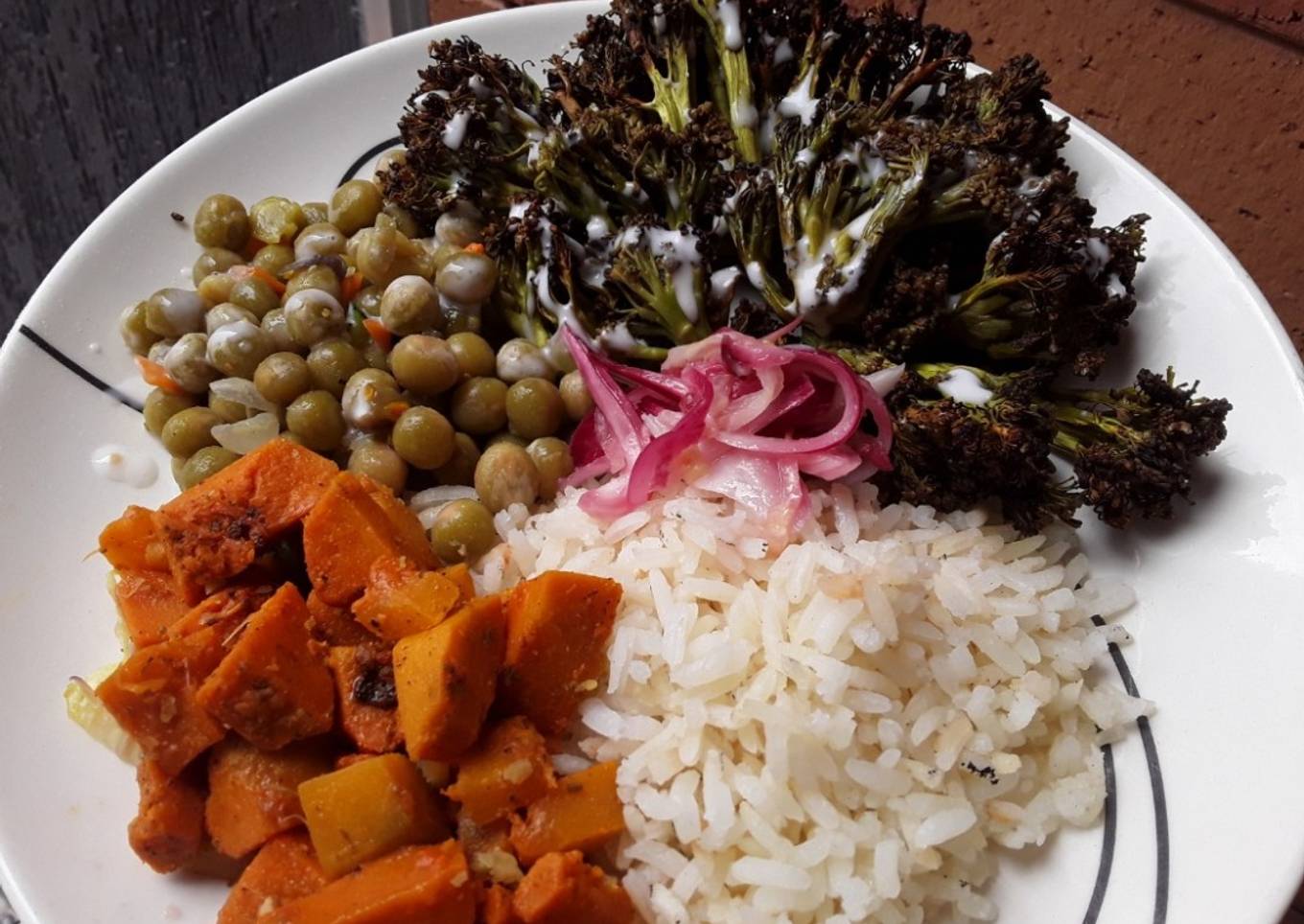 Bowl🥗 de vegetales🎃🥦 horneados con arroz y arvejas🍚