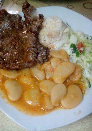 Una foto de Churrasco con pallarés