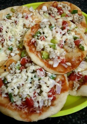 তাওয়া পিজ্জা (tawa pizza recipe in bengali) রেসিপির প্রধান ছবি