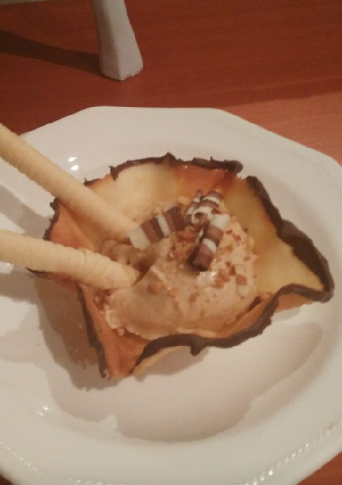 Una foto de Cestitas con helado de turrón