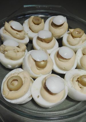 Una foto de Huevos rellenos con anchoas