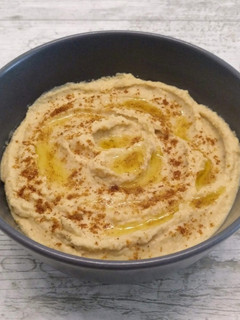Una foto de Hummus tradicional