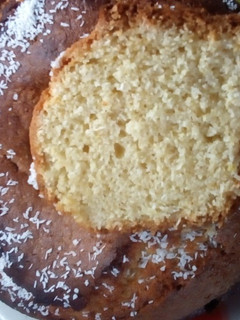 Una foto de Torta de coco y vainilla