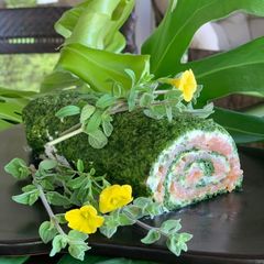 A picture of 💚SPINACH & SALMON roulette 💚.