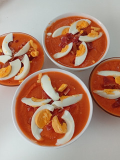 Una foto de Salmorejo cordobés hecho a mi manera