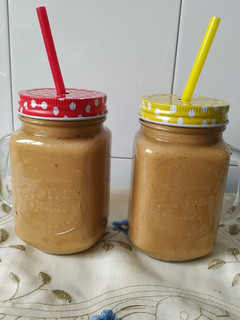 Una foto de Batido de plátano y melocotón