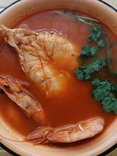 Una foto de Caldo de pescado 🐟🍲