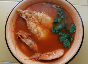 Una foto de Caldo de pescado 🐟🍲