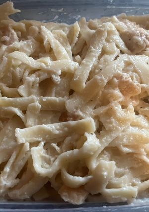 A picture of Chicken Fettuccine Alfredo.