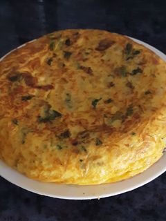 Una foto de ☆Tortilla de patatas con puerro y espinacas