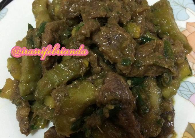 Oseng-oseng pare daging sapi bumbu tauco