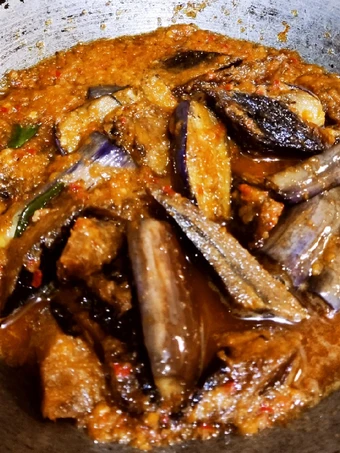 Cara Gampang Membikin Resep 12. Balado TT alias Terong dan Tongkol syedepp yang Enak Banget Anti Ribet, Uenak Banget