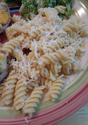 A picture of Garlic Buttered Pasta.