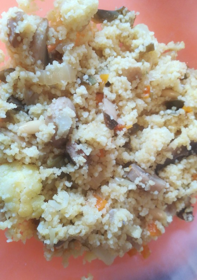 Una foto de Cuscús con verduras y piñones