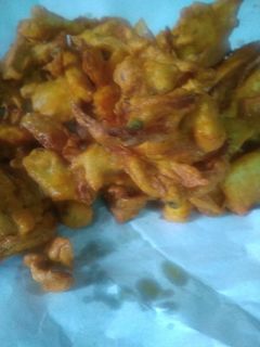 गरमा गरम आलू प्याज़ की भजिया (Garma garam aloo pyaz ki bhajiya recipe in hindi) रेसिपी मुख्य फोटो