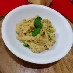 A picture of Jimikhand chutney (yam chutney).