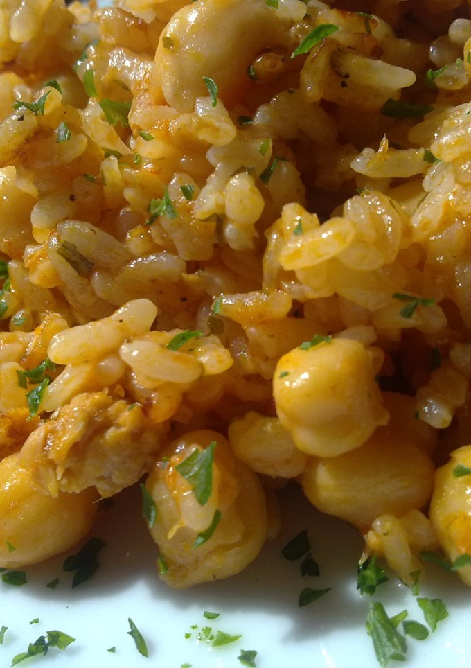 Una foto de Arroz con garbanzos y atún fussioncook