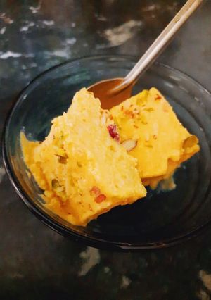 A picture of Mango kulfi.