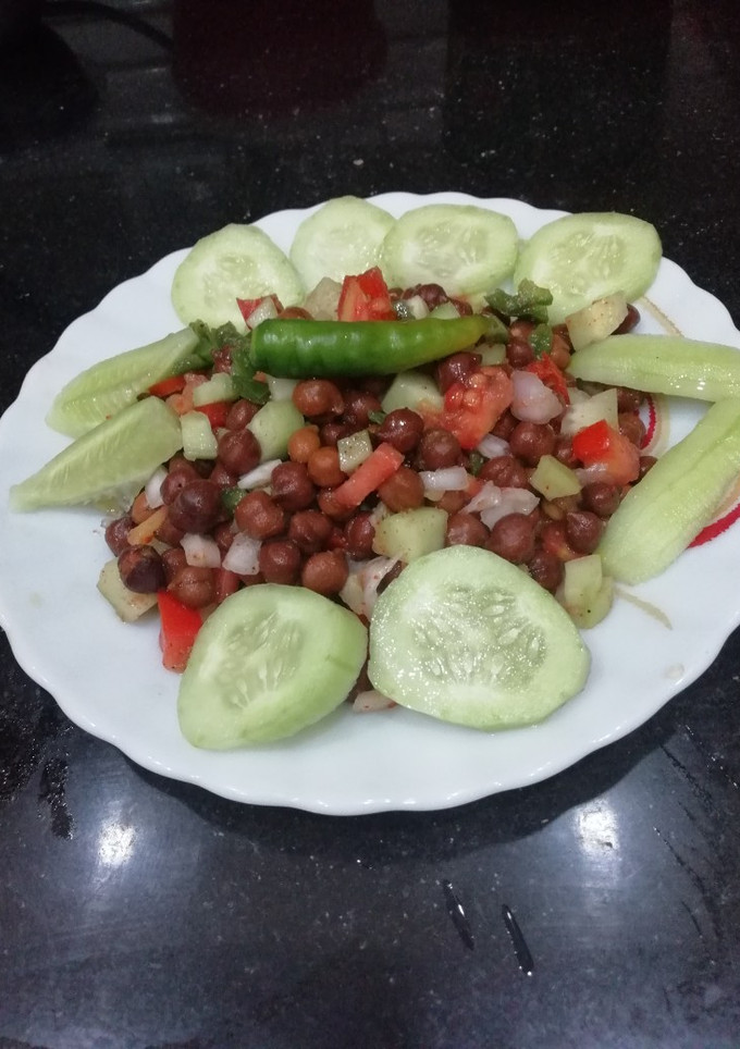 A picture of Chana & cucumber salad.