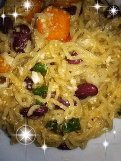 A picture of Noddles with veggies.