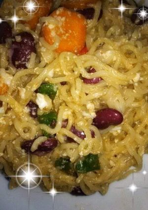 A picture of Noddles with veggies.