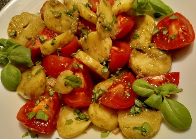 Tomaten-Kartoffelsalat mit Pesto-Dressing Rezept von ChrisTine - Cookpad