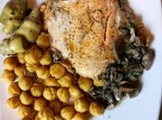 Una foto de alcachofas con salmón