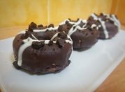Una foto de galletas con yogurt de coco