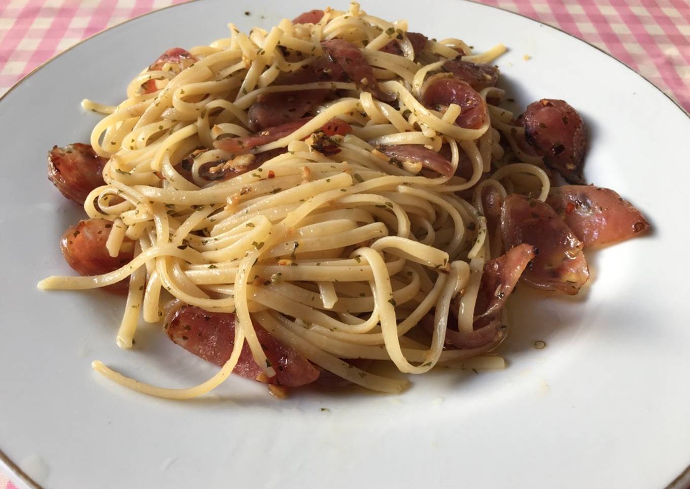 Fetusin agglio olio e peparcino with sweet pork sausage