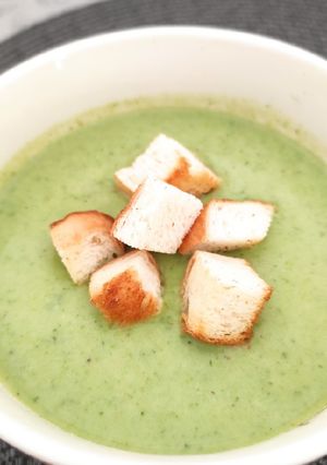 Brokkoli krémleves /liszt nélkül recept fotója