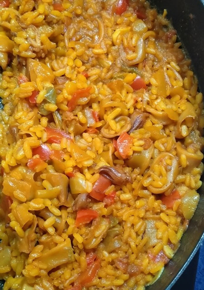 Una foto de Arroz con calamares
