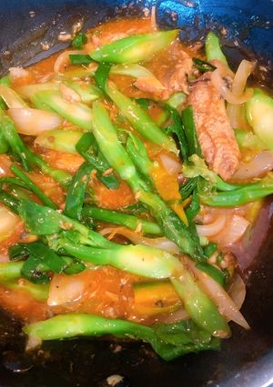 รูปของ ผัดคะน้ากรอบปลาแมคเคอเรล 🥬🥫style by barbie👩🏼🍳