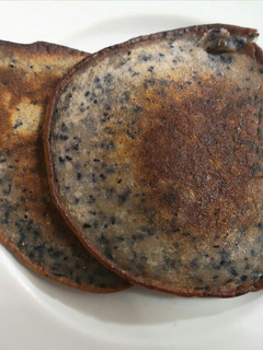 Una foto de Panqueques de plátanos y arándanos