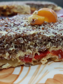 Una foto de Pastel de quinoa roja con verduras y manzana!!!