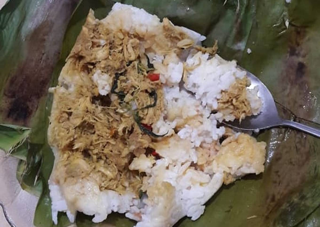 Nasi bakar ayam suwir