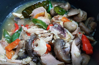 Bagaimana Membuat Jamur Kancing, Ayam, Bakso masak Cabe Ijo Kekinian