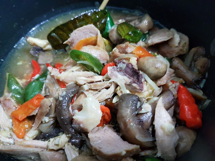 Bagaimana Membuat Jamur Kancing, Ayam, Bakso masak Cabe Ijo Kekinian