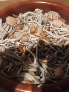 Una foto de Gulas al ajillo con gambas