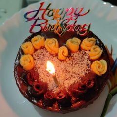 A picture of Bourbon biscuits cake.