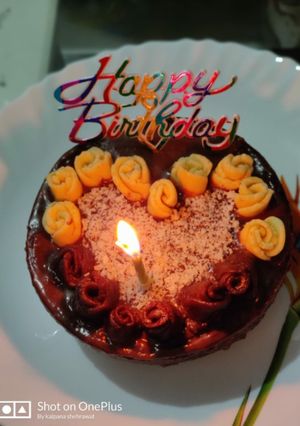 A picture of Bourbon biscuits cake.