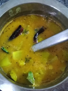 மாங்காய் சாம்பார் (Maankaai sambar recipe in tamil) செய்முறை முக்கிய புகைப்படம்