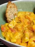 Bocconcini di pollo con patata dolce,pomodorini e curcuma
