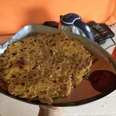 A picture of Onion tomato paratha.