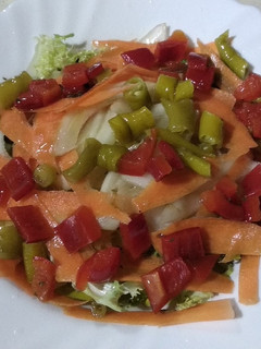 Una foto de Ensalada de jalapeño y pimiento rojo