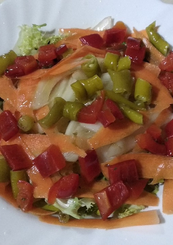 Una foto de Ensalada de jalapeño y pimiento rojo