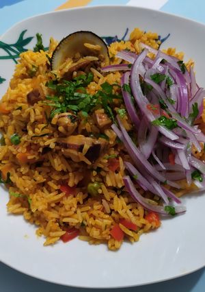 Una foto de Arroz con Mariscos Casero 🦀🍢 #311