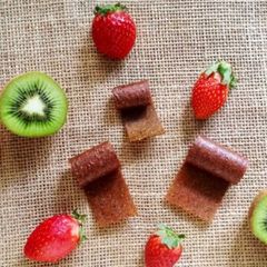 A picture of Strawberry kiwi leather with honey.