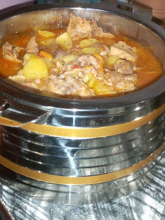 A picture of Chicken n potatoes pepper soup.