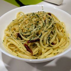 Spicy Peperoncino Pasta 🌶 (chili-pepper spaghetti) A picture of Spicy Peperoncino Pasta 🌶 (chili-pepper spaghetti).