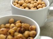 Una foto de garbanzos fritos